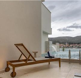 Selection of 5 bedroom seafront villas with pool on Ciovo near Trogir, sleeps 10